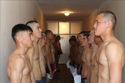 В армию из Южного Казахстана отправятся 2000 человек