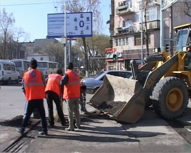 В Шымкенте начали ремонтировать дороги