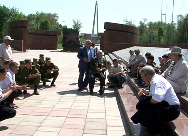 Герой Советского Союза встретился с молодыми военными 