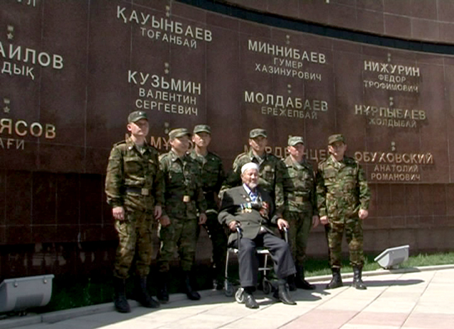 На мемориале Славы в Шымкенте увековечено имя Тоганбая Каумбаева
