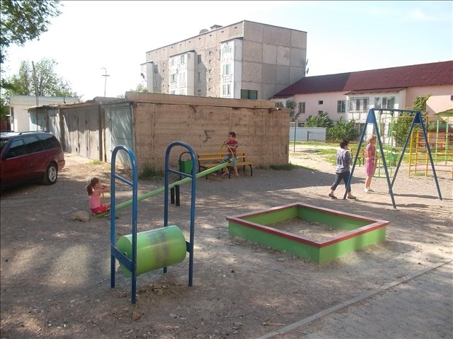 Детская площадка в доме № 40 по Тамерлановскому шоссе