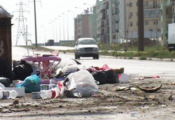 На улице "Коктем" - мусорный коллапс