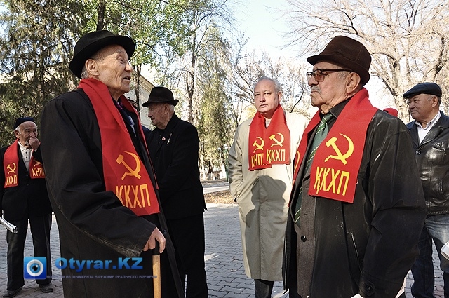 Коммунисты вспоминают историю октябрьской революции 