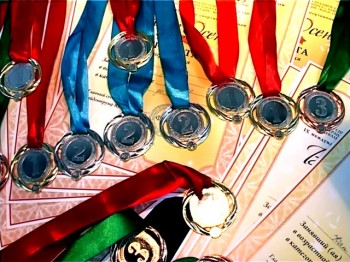 10 наград различного достоинства на 10 пар с 9-го международного турнира по названием "Вальс Осени"