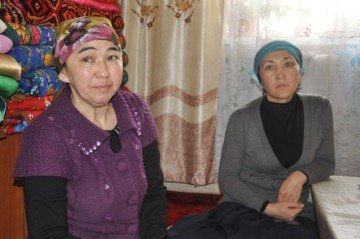 Айгуль и Гульнара со смертью своего родственника смирились, а вот казахстанские чиновники не могут поверить