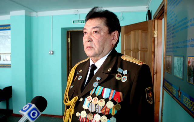 Алибек Сарсенов, председатель филиала республиканского общественного объеденения ветеранов ВС ЮКО. В разговоре с журналистами.