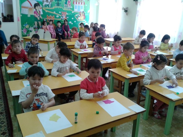 В детском саду "Нурсат" около 500 воспитанников. Хотя, дошкольное учреждение рассчитано на 280 мест.