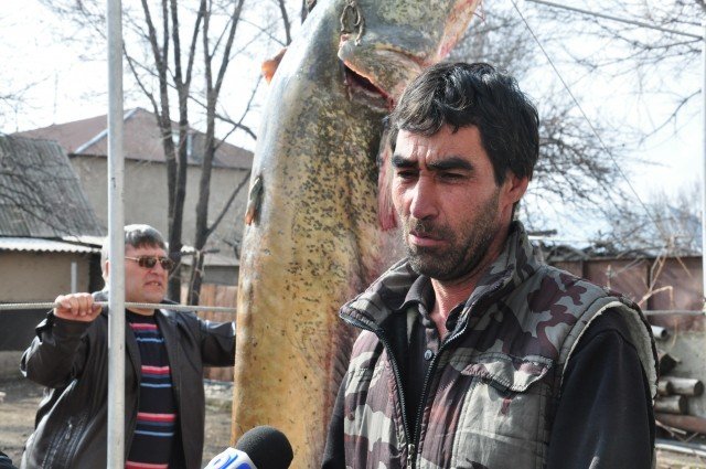 Бахтияр Толаметов 20 лет пытался поймать большую рыбу, но о таком улове даже не мечтал