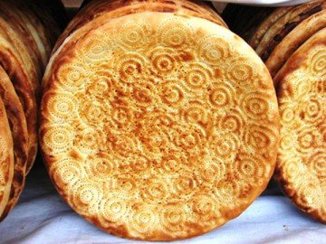 . Круглый диск лепешки символизировал солнце, ведь без хлеба, как без солнца, нет жизни на земле. 