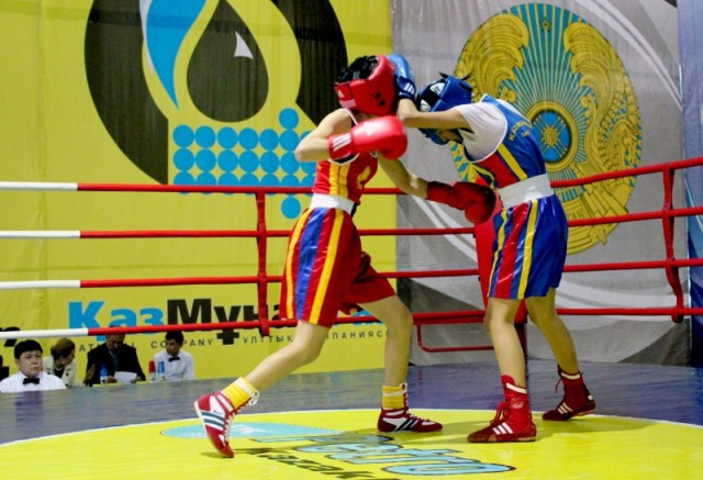 В младшей подгруппе в финале бились шымкентская спортсменка Жанна Галимова против Арайлым Маясар из Алматы
