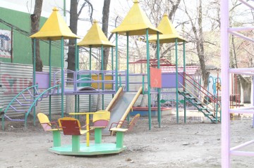 В этом году на оборудование детских игровых площадок и обустройство придомовых территорий из городской казны выделен 1 миллиард 850 миллионов тенге 