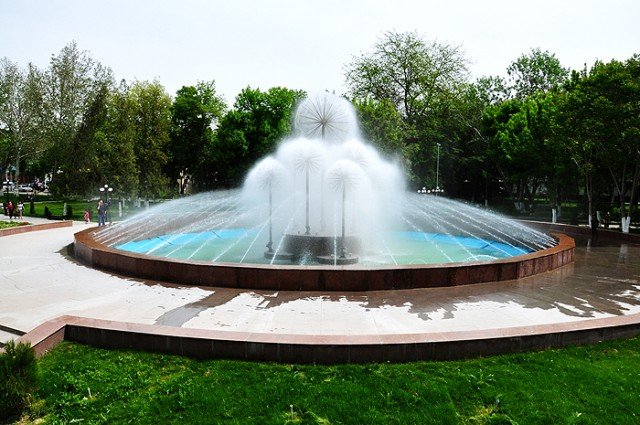 Запуск фонтана в центральном парке состоялся