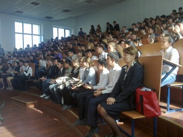 Студенты и школьники сидели в одной аудитории
