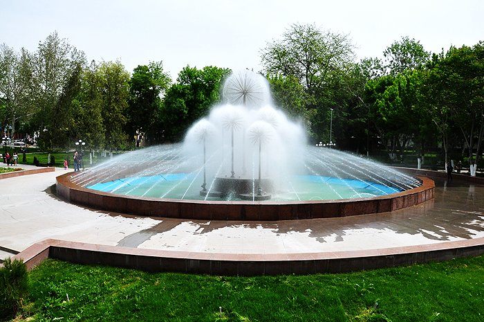 Совсем скоро, фонтан в центральном парке заработает в полную мощь 
