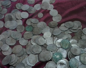 2600 серебрянных монет 15- 16 века и клад золотых украшений 