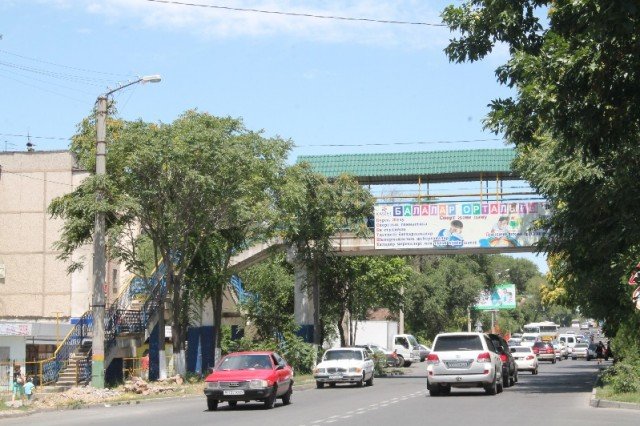 Надземный переход по улице Байтурсынова - самая безопасная дорога в школу