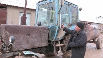  Бочка трактора Марата Даулетбаева вмещает 2 кубических метра воды