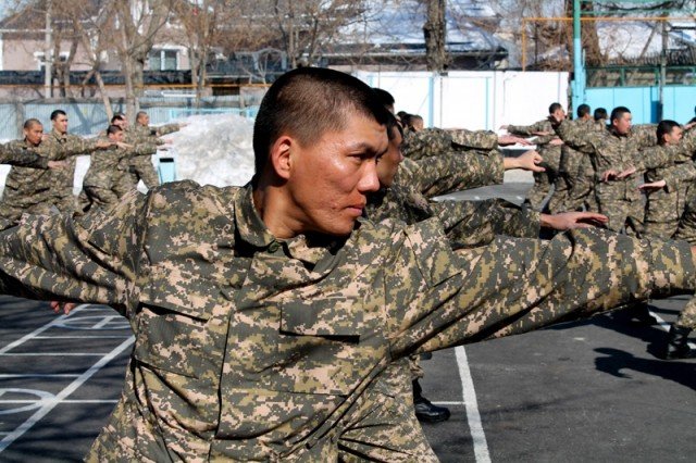 В Казахстане можно законно купить военный билет