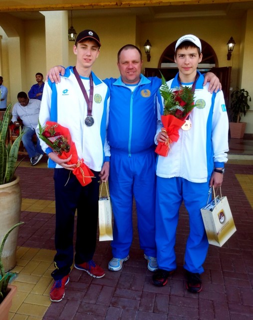 Слева на право: Мухамедиев Александр, тренер Мухамедиев Владислав, Почивалов Давид