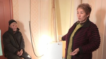 Пенсионерка Гульшахар Мусахова ежемесячно отдает в банк по 5 тысяч тенге за котел, который покупать не хотела