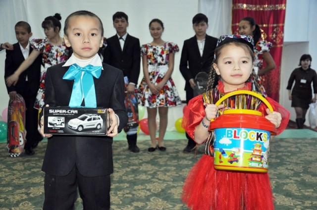 Благотворительный фонд имени Турисбекова организовал праздник для детей-инвалидов