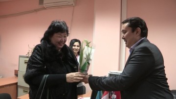 Директор ЮКФ АО "Альянс Банк" лично поздравил каждую посетительницу