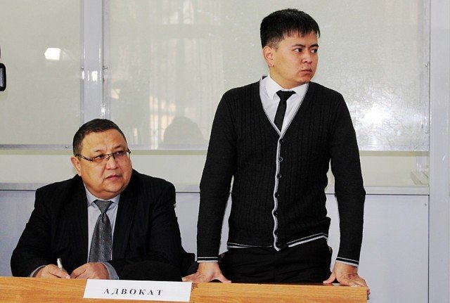 Канат Акильбеков (справа) и его адвокат Абай Аблабеков