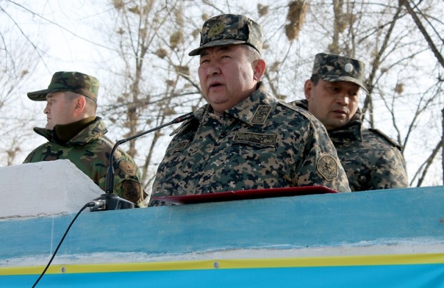 Участников состязаний попреветствовал генерал-майор Шеримхан Шанбаев