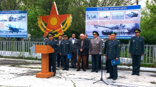 Ветераны вооруженных сил РК и действующие офицеры призвали молодое пополнение  бдительно охранять рубежи Казахстана 
