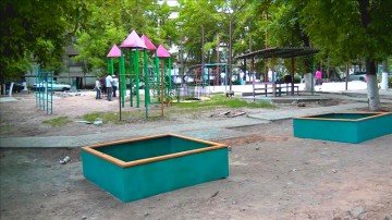До конца года в Абайском районе будут построены 65 детских и 32 спортивные площадки