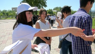 Шымкентская молодежь провела акцию "День памяти жертв СПИДа"