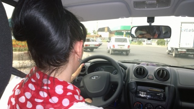 У девушек таксистов уже есть постоянные клиенты, которые хотят видеть за рулем такси по вызову только их