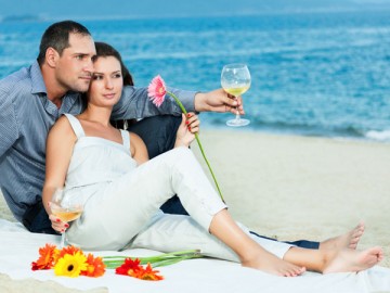 Процентов девяносто тех, кто заводит романтические отношения, сразу ограничивают их рамками отпуска