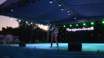 Ерболат Худайбергенов зажег толпу своими зажигательными песнями