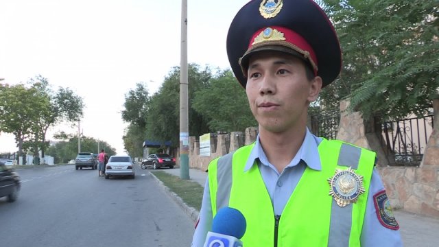 Нариман Арыспаев, инспектор дорожно-патрульной полиции: "Молодежь чаще всего ездит без пристегнутого ремня, превышает скорость, выезжает на встречку, пытаясь обогнать участников дорожного движения"