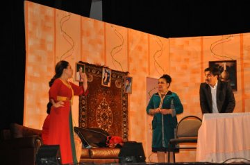 Труппа узбекского драматического театра ЮКО представит в Алматы комедию "Одолжи мужа"