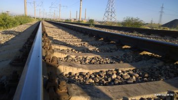 Двенадцатилетний ребенок получил тяжелые травмы на железной дороге в ЮКО 