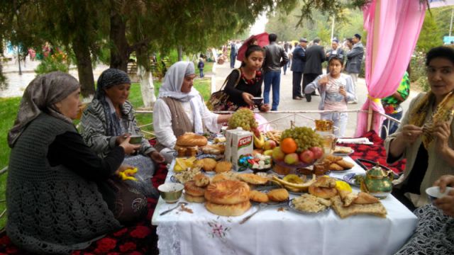 Каждый желающий мог бесплатно попробовать блюда национальной кухни, поучаствовать в конкурсе и познакомиться с культурой узбекского народа