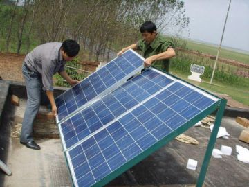 По состоянию на март 2013 года суммарная установленная мощность солнечных электростанций (СЭС) в мире достигла 100 ГВт
