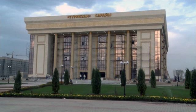 Дворец "Туркестан" в новом центре Шымкента