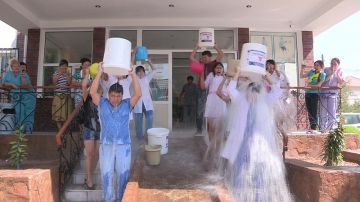 Акцию Ice Bucket Challenge поодержали специалисты медицинского центра доктора Орынбаева