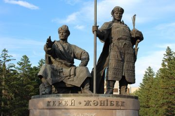 Керей и Жанибек в 1465 году создали первое ханство, и государственность казахов ведет историю с тех времен