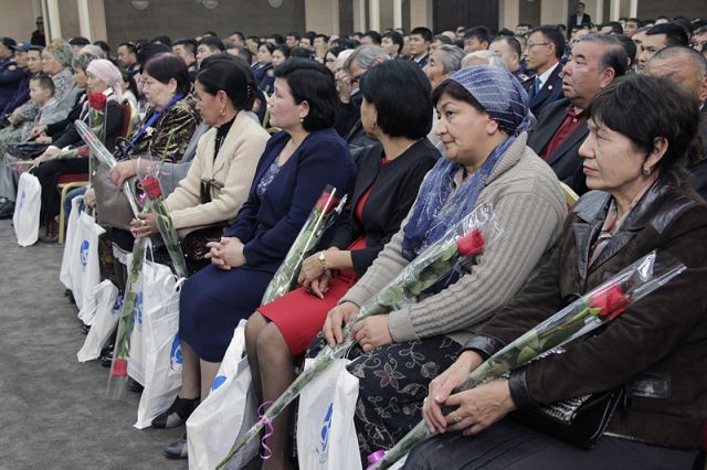 МВД РК наградило семьи погибших полицейских ЮКО