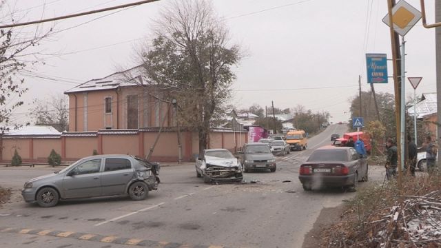 Крупная авария с участием трех машин произошла в Шымкенте 