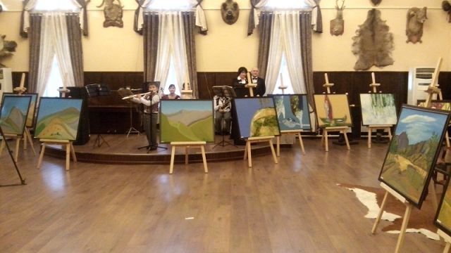 Среди своих работ Карлыгаш особенно выделяет «Ворота в Туркестан»