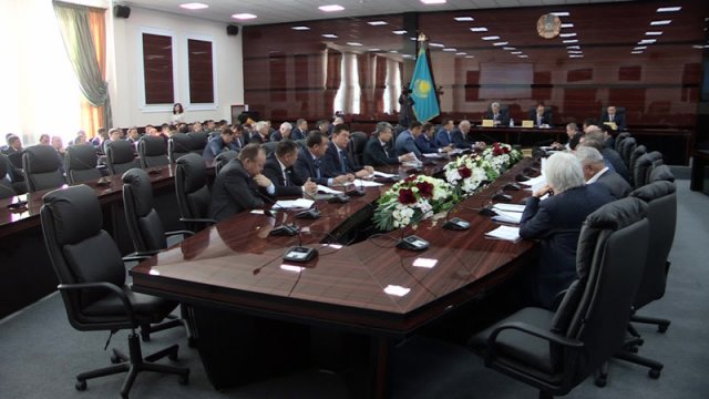 Первую сессию в новом здании депутаты маслихата Южно-Казахстанской области завершили в рекордно короткие сроки.