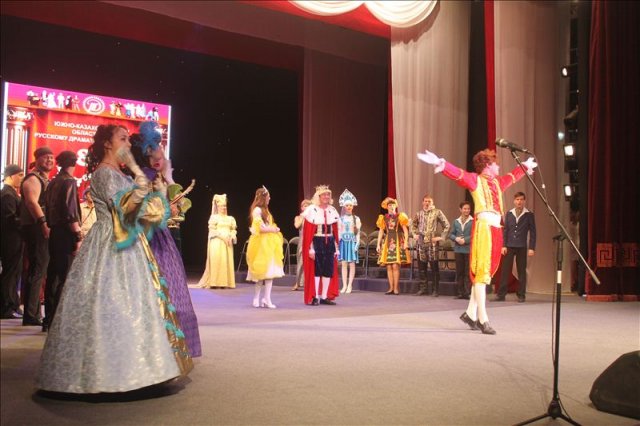 Русский театр превратил свой праздник в сказку