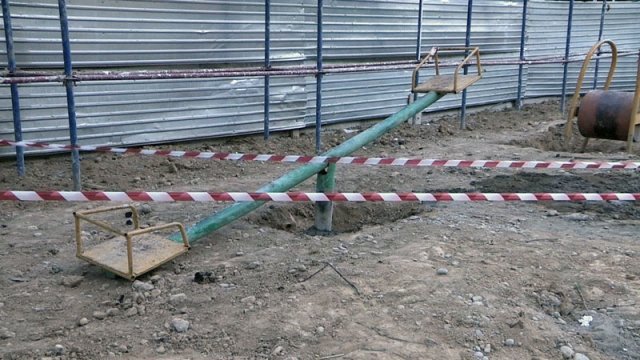 В Шымкенте сносят детские площадки из-за строительства дорогого жилого комплекса