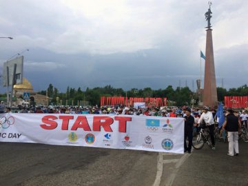 В Шымкенте прошел веломарафон под девизом "Спорт против наркотиков"