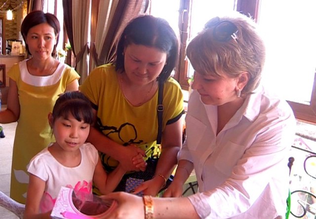 Дети получили подарки от благотворительного фонда имени К. Турисбекова